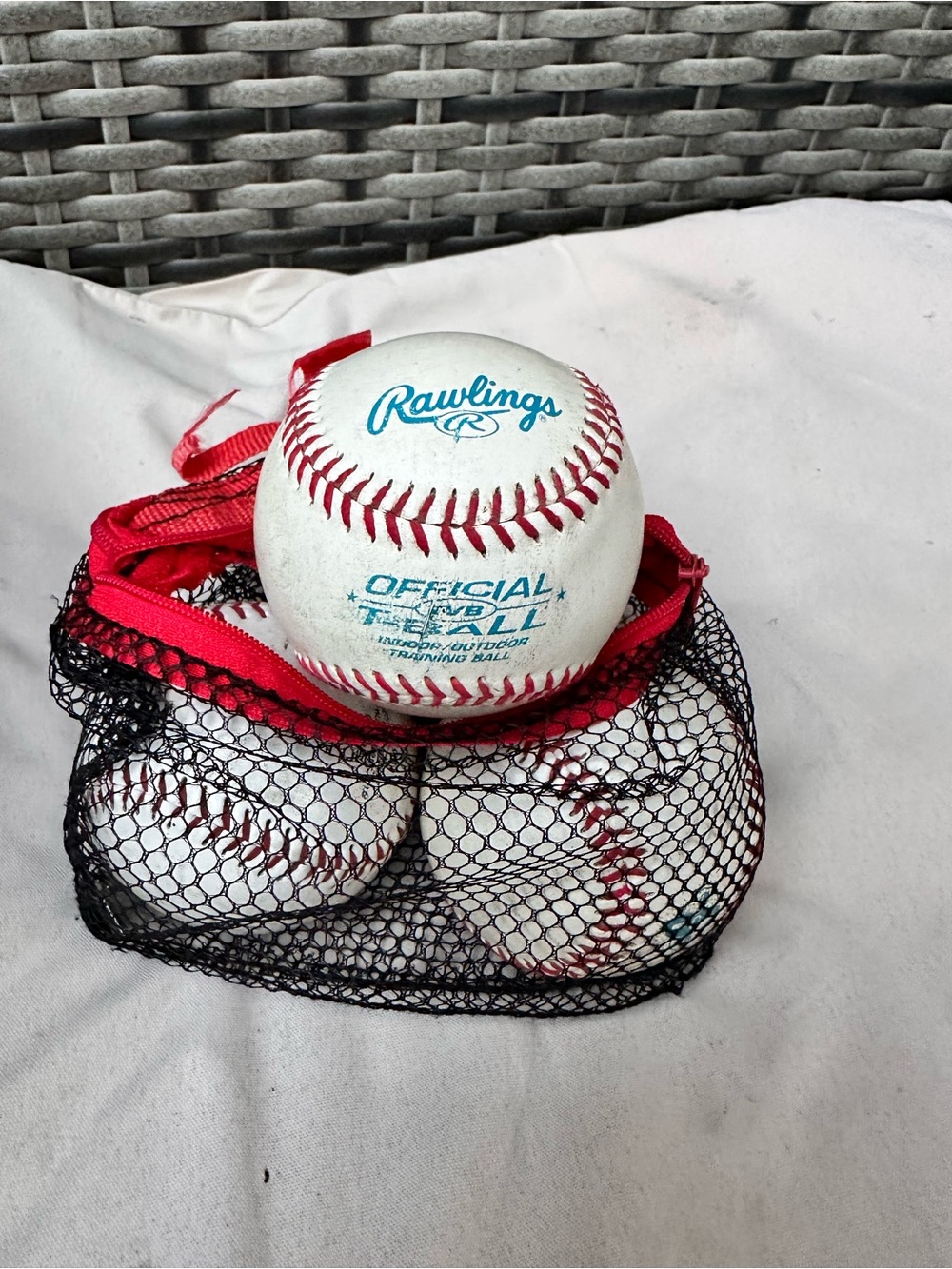 Rawlings White Baseballs with Red Stitching - Mesh Carry Set 4 T balls